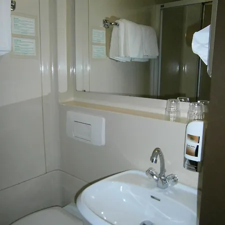 因斯布鲁克迈诺特金克朗酒店 3*